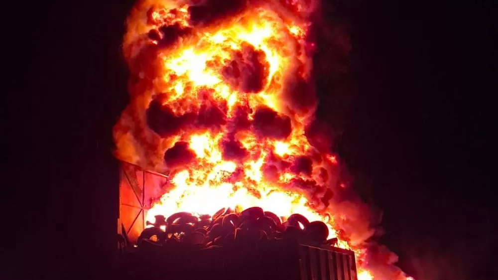 Požar pnevmatik v zbirnem centru Volče pri Tolminu, 23. 10. 2026