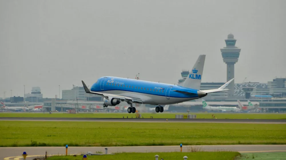 Prevoznik KLM bo lete opravljal z letaloma tipa Embraer 190 in Boeing 737-800. F Ljubljana Airport