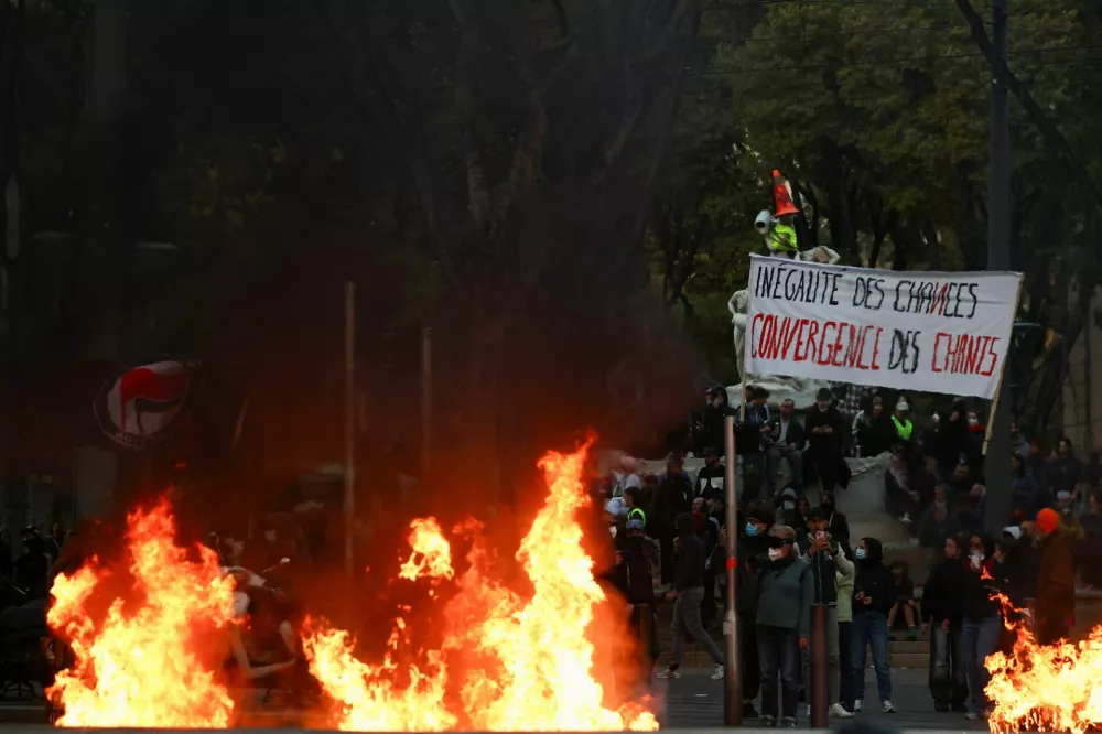A fire burns next to a sign reading "Inequality of opportunity" during an authorised demonstration organised by a labour union in Marseille, France, October 24, 2026, as part of nationwide protests led by the "Yellow Vests" movement and joined by high school and university students. REUTERS/Manon Cruz