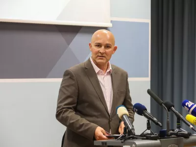 - Borut Rončević, minister za izobraževanje znanost in mladino,- 08.09.2026. - Predstavitev rezultatov mednarodne raziskave PISA 2025, ki kaže dosežke 15 letnikov na področju bralne, matematične in naravoslovne pismenosti.