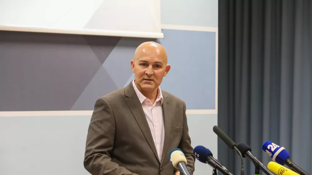 - Borut Rončević, minister za izobraževanje znanost in mladino,- 08.09.2026. - Predstavitev rezultatov mednarodne raziskave PISA 2025, ki kaže dosežke 15 letnikov na področju bralne, matematične in naravoslovne pismenosti.