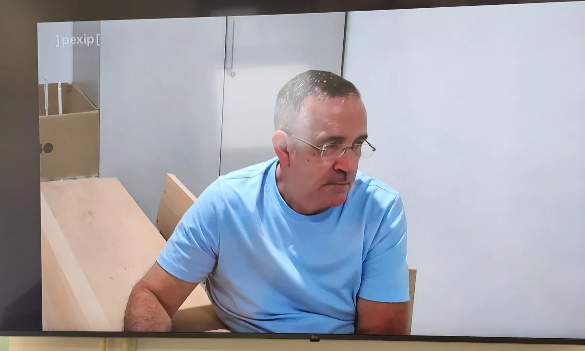 Nasedal je kirurgu, dediču in diplomat, ki je ogoljufal tudi Bojana Križaja