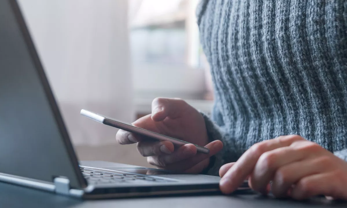 Pozor, nova prevara na WhatsAppu: z lažnim glasovanjem vam ukradejo dostop do računa