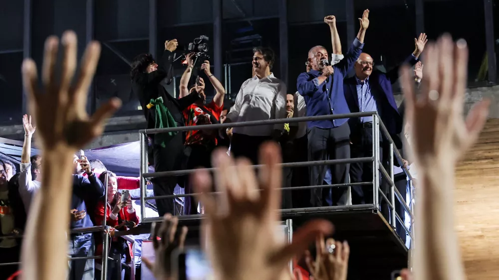 Brazil's President Luiz Inacio Lula da Silva, the Workers' Party (PT) candidate for re-election, alongside Vice President Geraldo Alckmin, gestures as he addresses supporters after his victory in the presidential runoff election, at Paulista Avenue, in Sao Paulo, Brazil, October 26, 2026. REUTERS/Amanda Perobelli