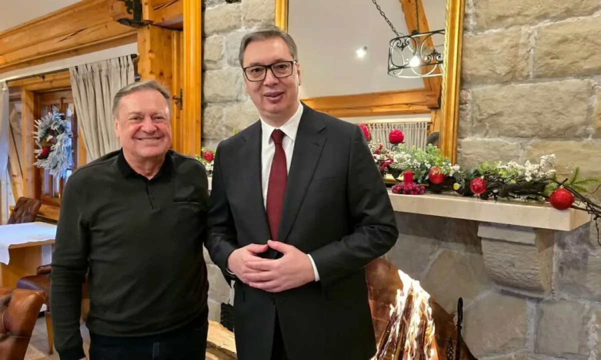 Janković med čestitkami srbskim študentom molči o Vučićevem porazu
