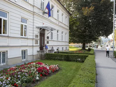 Bitka za Vrhniko: Cukjati želi tretji mandat, izzivalca obljubljata drugačno vodenje občine