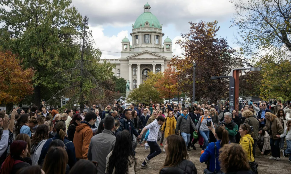 Študenti z ministri najprej v reševanje ugrabljene države