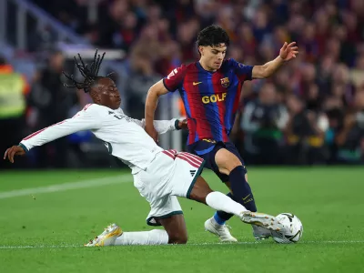 Soccer Football - LaLiga - FC Barcelona v Real Madrid - Spotify Camp Nou, Barcelona, Spain - October 25, 2026 FC Barcelona's Xavi Espart in action with Real Madrid's Yan Diomande REUTERS/Albert Gea