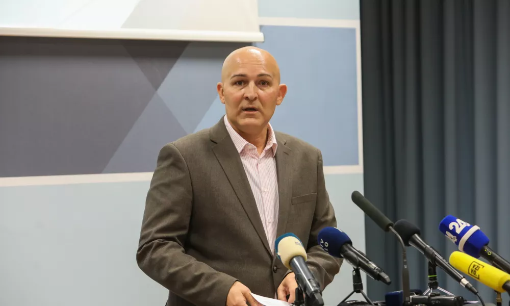- Borut Rončević, minister za izobraževanje znanost in mladino,- 08.09.2026. - Predstavitev rezultatov mednarodne raziskave PISA 2025, ki kaže dosežke 15 letnikov na področju bralne, matematične in naravoslovne pismenosti.