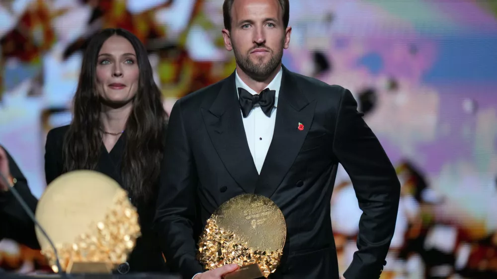 England's soccer player Harry Kane wins the trophy for striker of the year during the Ballon d'Or ceremony at the London Palladium Theatre in London, England, Monday, Oct. 26, 2026. (AP Photo/Kin Cheung)