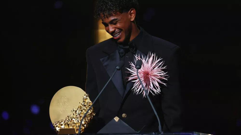 Soccer Football - Ballon d'Or - London Palladium, London, Britain - October 26, 2026 FC Barcelona's Lamine Yamal celebrates after winning the men's young talent of the year award Action Images via Reuters/Matthew Childs