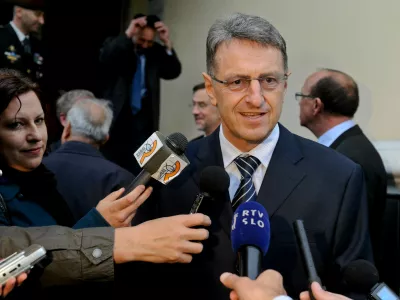 Kocevje, Vila Veronika. Izjava za medije pred slovesnostjo ob dnevu manevrske strukture narodne zascite. Brigadir in predsednik organizacijskega odbora proslave v Kocevju Tone Krkovic. Foto: Nebojsa Tejic/STA
