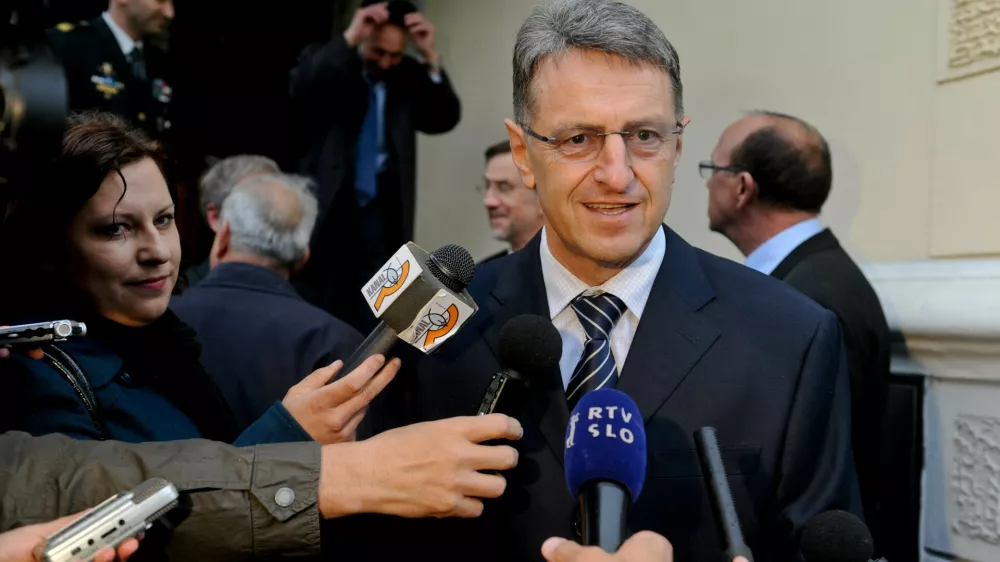 Kocevje, Vila Veronika. Izjava za medije pred slovesnostjo ob dnevu manevrske strukture narodne zascite. Brigadir in predsednik organizacijskega odbora proslave v Kocevju Tone Krkovic. Foto: Nebojsa Tejic/STA