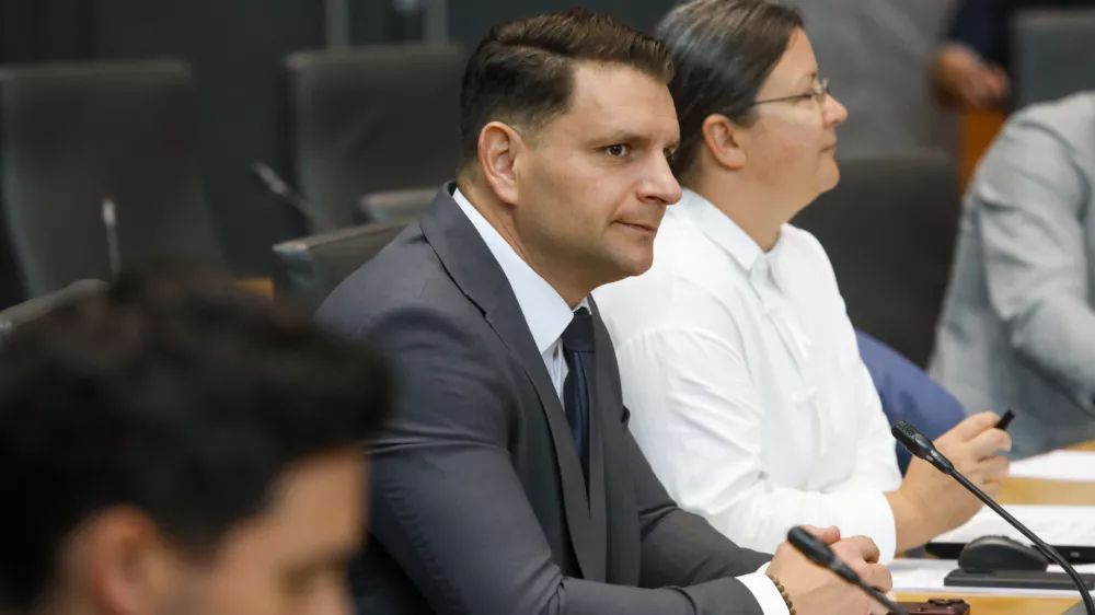 Zoran Stevanovič resnica21.9.2026 - začetek redne seje DZ z glasovanjem o zahtevi skupine poslank in poslancev, Državni zbor redna sejaFoto: Luka Cjuha