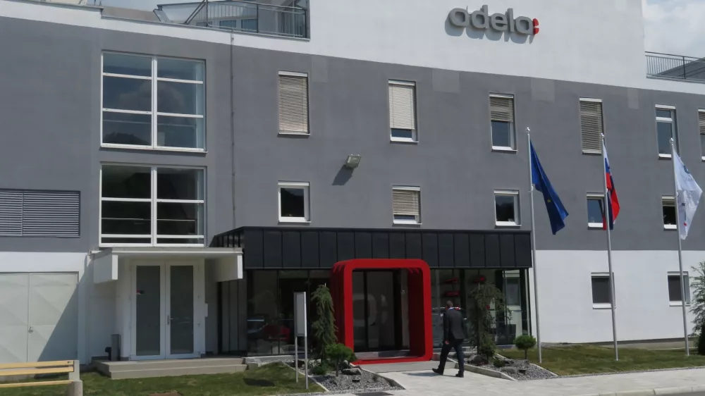 Z otvoritve nove logistično-proizvodne hale podjetja Odelo Slovenija v Preboldu - na sliki vhod