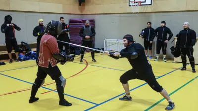 Z mečem v roki oživljajo stoletja stare borilne ve&scaron;čine