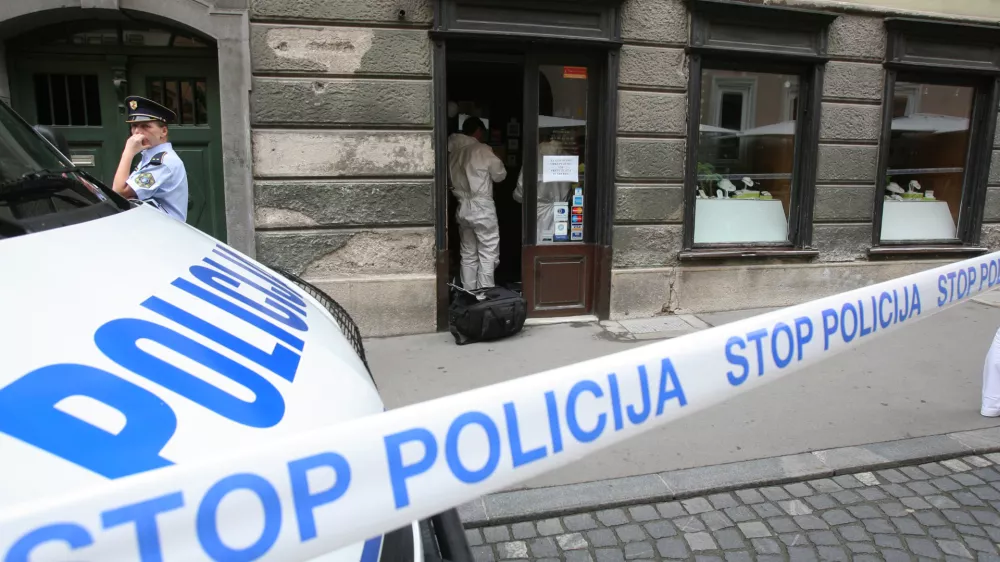 Rop zlatarne na Wolfovi ulici v Ljubljani//FOTO: Luka Cjuha