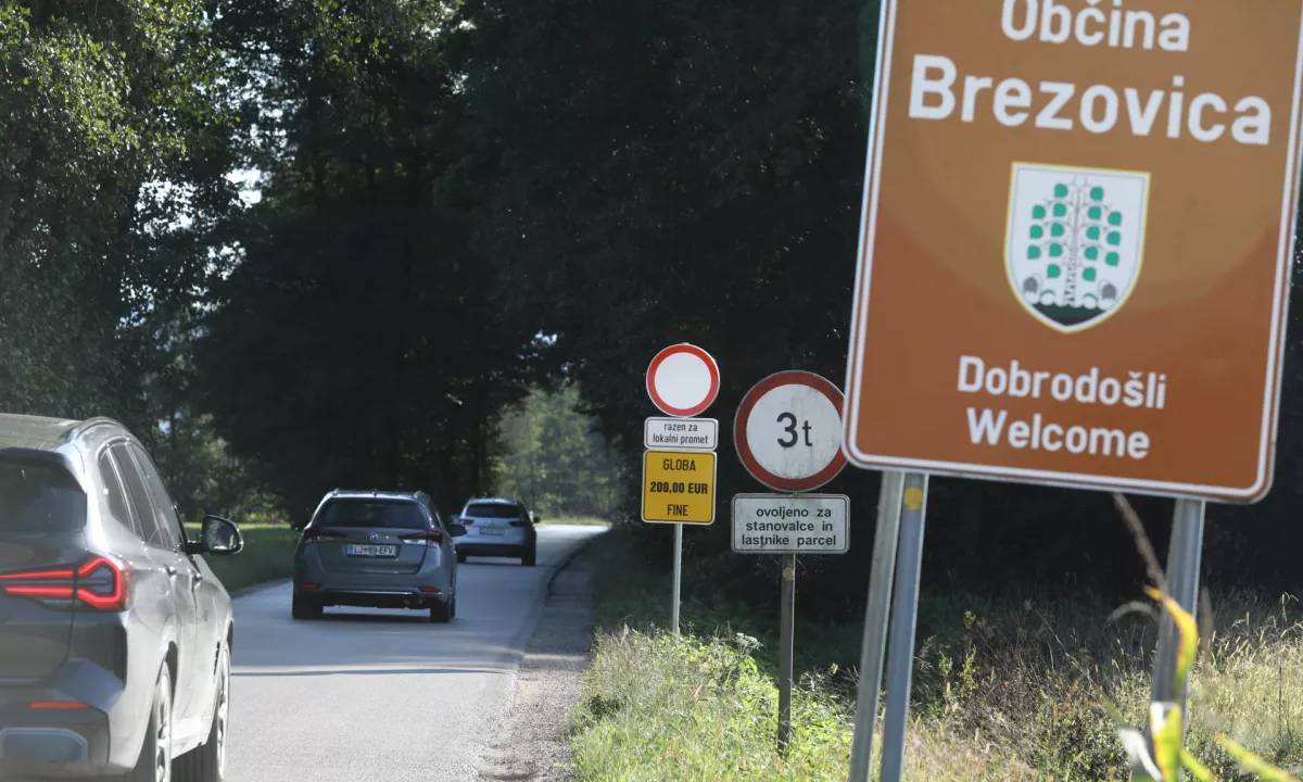Po dveh desetletjih Ropretove oblasti se je na Brezovici zaiskrilo: Kdo sta izzivalca?