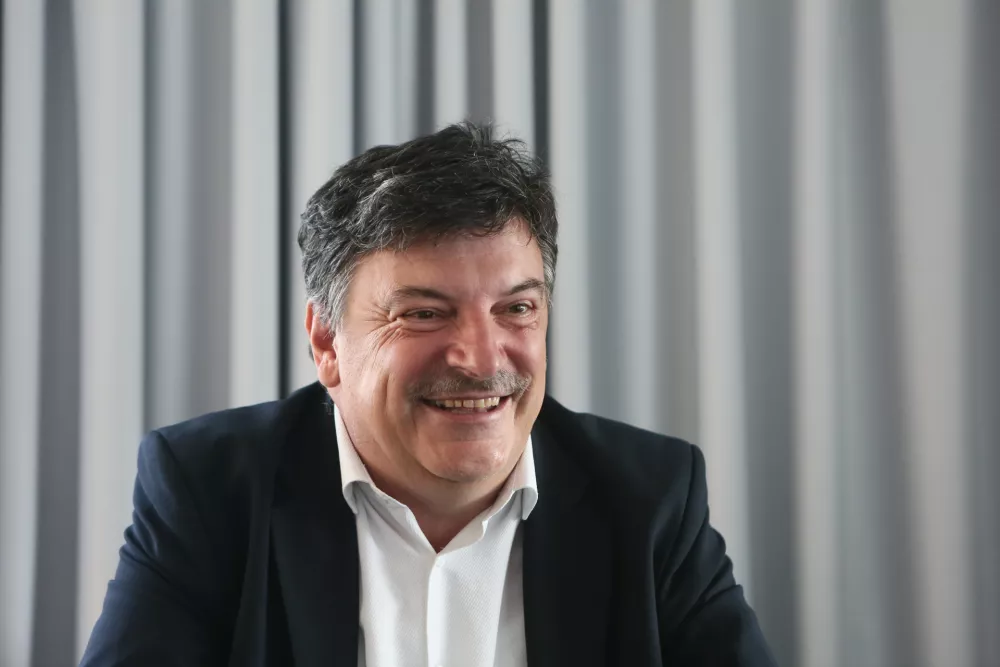 &Scaron;tirje izzivalci proti petemu mandatu Petra Verliča: Bo 36-milijonski projekt stolpnice odnesel župana?