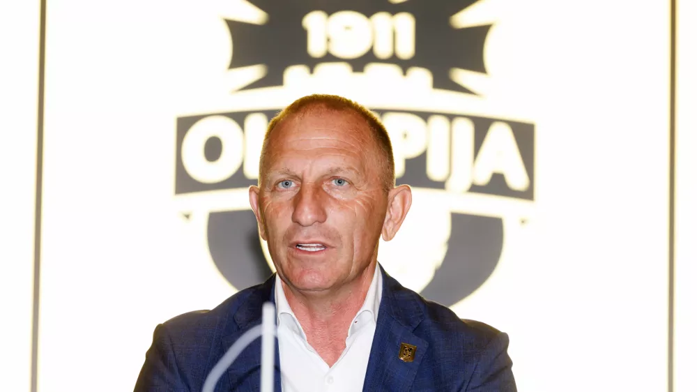 Ljubljana, Stadion Stozice.Novinarska konferenca NK Olimpija Ljubljana s predstavitvijo novega sportnega direktorja Branka Milovanovica.Novi sportni direktor Branko Milovanovic.