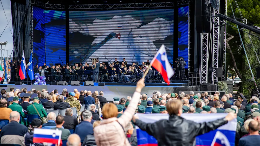 Koper, Ukmarjev trg.Drzavna proslava ob dnevu suverenosti.