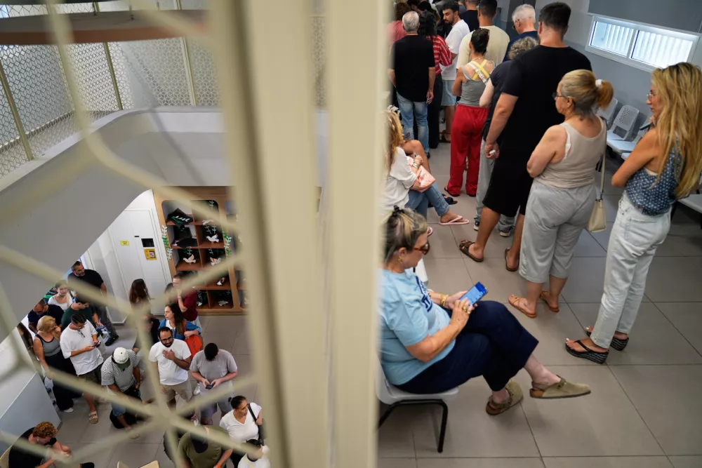 Voters wait in line to cast their ballots at a polling station during Israel's general election in Tel Aviv, Israel, Tuesday, Oct. 27, 2026. (AP Photo/David Goldman)