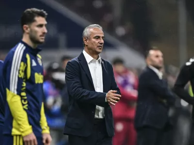 Trener Fenerbahčeja odstopil po porazu proti Galatasarayu