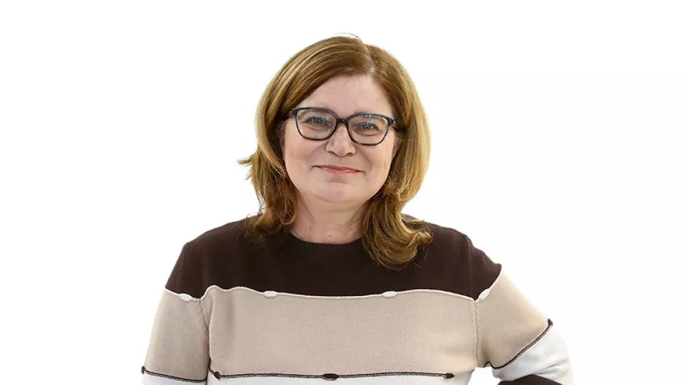 Meta ČernogaZA ONLINE - Redakcija Dnevnik 2024 - portreti za komentarje in kolumne - kolumnisti - komentatorji &ndash; novinarji - portret //FOTO: Luka Cjuha