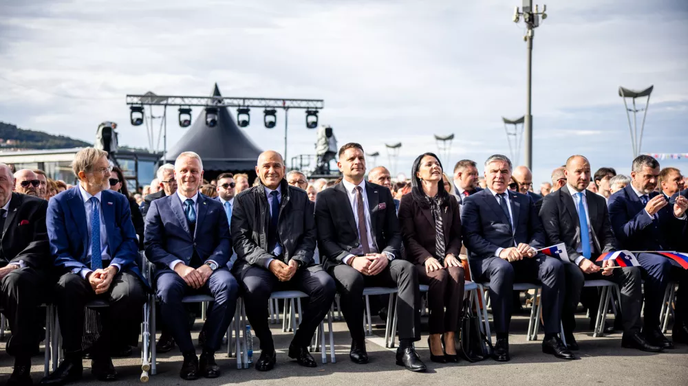 Koper, Ukmarjev trg.Drzavna proslava ob dnevu suverenosti.