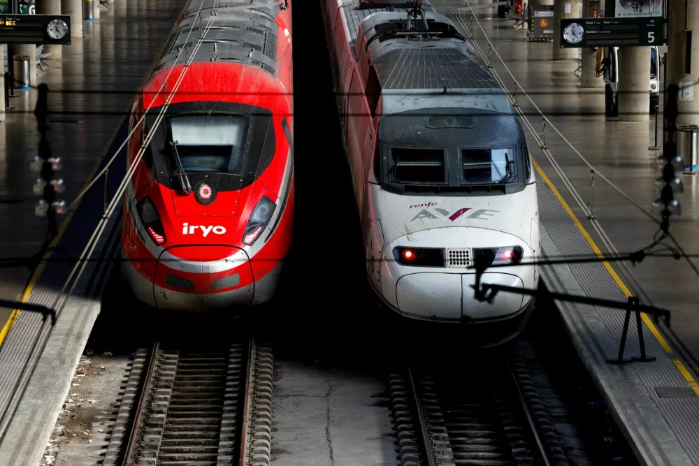An Iryo and an Ave train are stationary at Sevilla Santa Justa train station amid train delays and cancellations following the collision of two high-speed trains from the same companies between the towns of Mora and Orgaz, in Seville, Spain, October 28, 2026. REUTERS/Marcelo Del Pozo