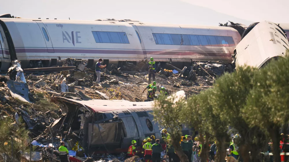 Emergency services attend to the victims at the scene of a collision between two trains in Urda, Spain, on Wednesday, Oct. 28, 2026. (AP Photo/Manu Fernandez)