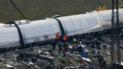 Rescue personnel work at the site of the collision of two high-speed trains between the towns of Mora and Orgaz, near Toledo, Spain, October 28, 2026. REUTERS/Violeta Santos Moura
