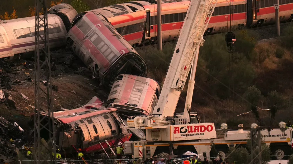 Emergency services work at the scene of a collision between two trains in Urda, Spain, on Wednesday, Oct. 28, 2026. (AP Photo/Manu Fernandez)