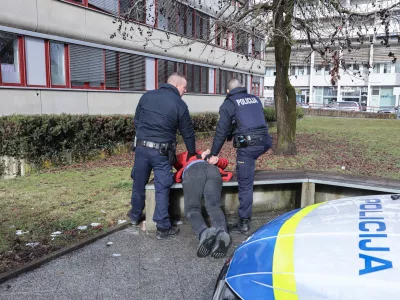 - 26.01.2026 - reportaža Metelkova - nevarna cona - &Scaron;utarjev zakon - policija, aretacija//FOTO: Jaka Gasar
