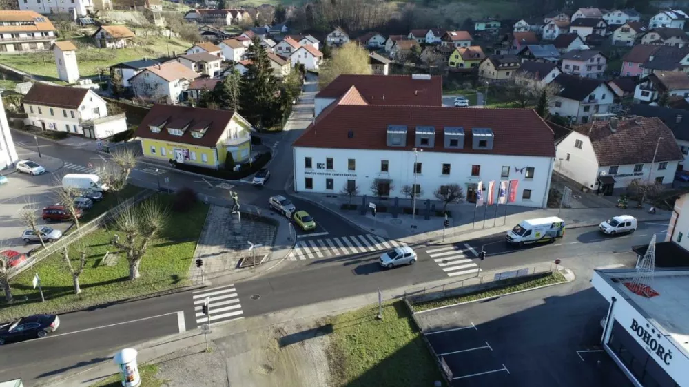 V &Scaron;entjurju se ta konec tedna začenja gradnja kroži&scaron;ča, zaradi katere bo prometnih osebnih in tovornih vozil do 7,5 ton preusmerjen na Teharje, Bukovžlak in Dole. Foto občina &Scaron;entjur