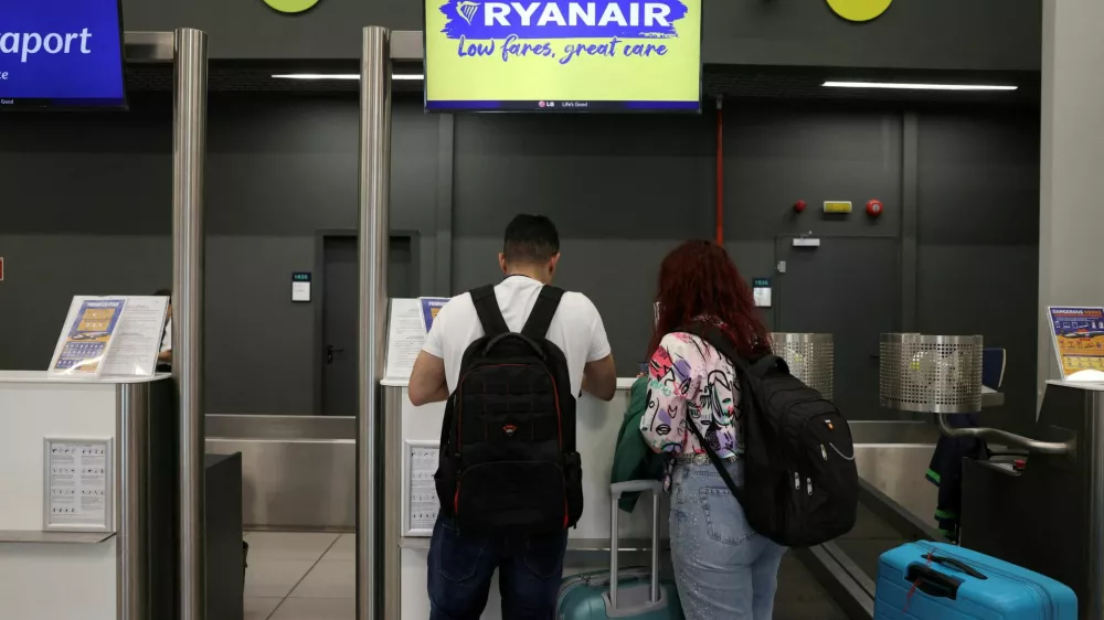 FILE PHOTO: People stand at Ryanair counter, inside the Makedonia airport in Thessaloniki, Greece, May 7, 2026. REUTERS/Alexandros Avramidis/File Photo