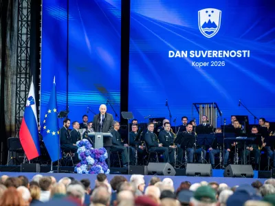Koper, Ukmarjev trg.Drzavna proslava ob dnevu suverenosti.