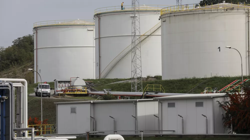 - 21.10.2022 - Petrolova logistika in in&scaron;talacija Sermin - skladi&scaron;čenje - nafta, gorivo //FOTO: Jaka Gasar