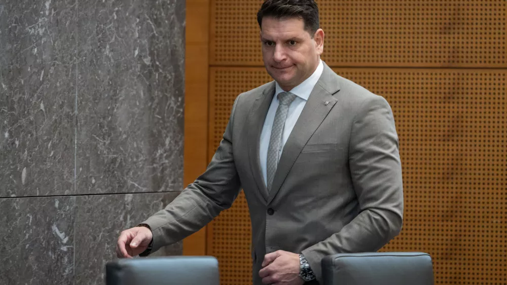Ljubljana, DZ.Nadaljevanje redne seje DZ, na kateri so med drugim obravnavali novelo zakona o trgu financnih instrumentov ter predlog zakona o interventnih ukrepih za odpravo posledic suse v letu 2026.Predsednik DZ Zoran Stevanovic.