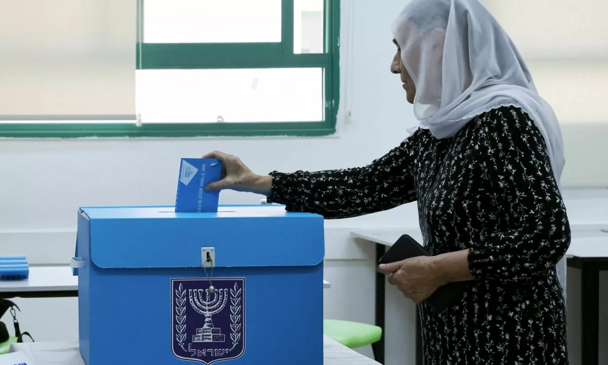 Izrael po volitvah: Netanjahu zmaguje, a večina ostaja nedosegljiva