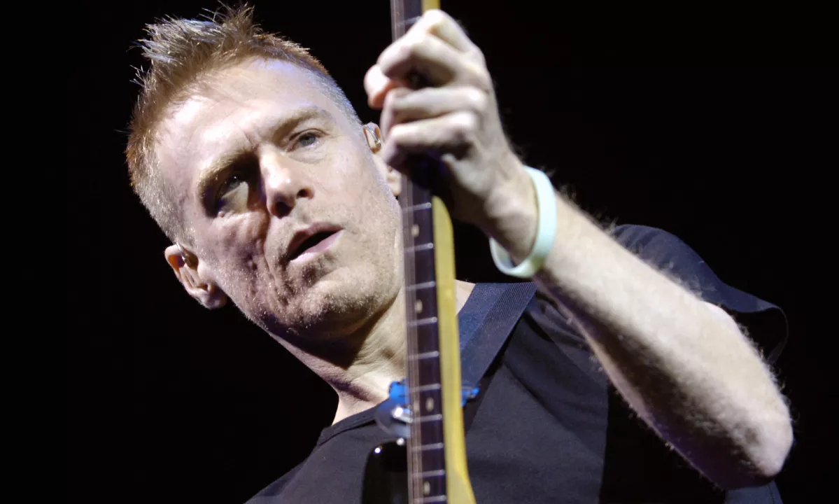 Kanadski zvezdnik Bryan Adams ostro proti Trumpovi preimenovalni noriji