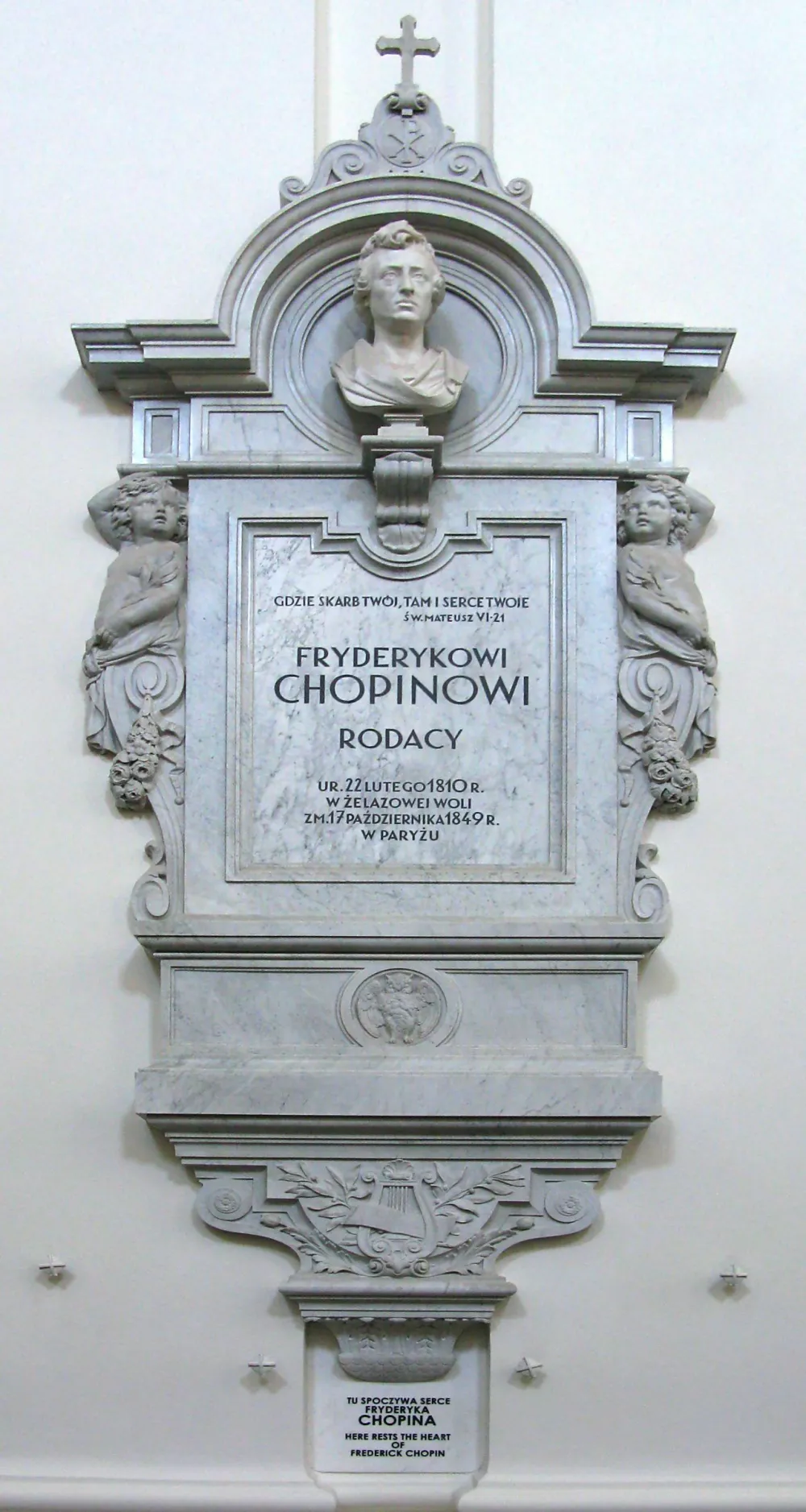rce skladatelja Fr&eacute;d&eacute;rica Chopina je po njegovi želji končalo v domovini, medtem ko so njegovo telo pokopali v Parizu. Danes počiva v stebru var&scaron;avske cerkve Svetega križa.Foto: Maciej Szczepańczyk/Wikimedia Commons, CC BY 3.0. / Foto: Maciej Szczepańczyk/wikimedia Commons, Cc By 3.0.