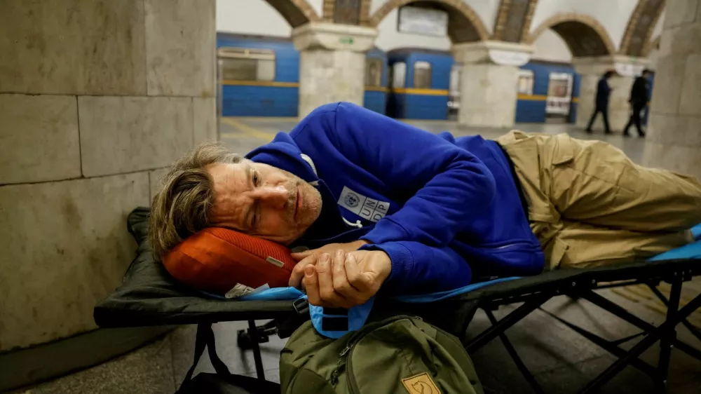 Actor Nikolaj Coster-Waldau takes shelter inside a metro station fearing a possible Russian missile and drone strike, amid Russia's attack on Ukraine, in Kyiv, Ukraine October 28, 2026. REUTERS/Stringer   TPX IMAGES OF THE DAY