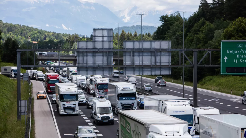 - 04.06.2026. Poletni zastoj na zahodni ljubljanski obvoznici, avtocesta v smeri Primorske. Kolona na Avtocesti.//FOTO: Bojan Velikonja