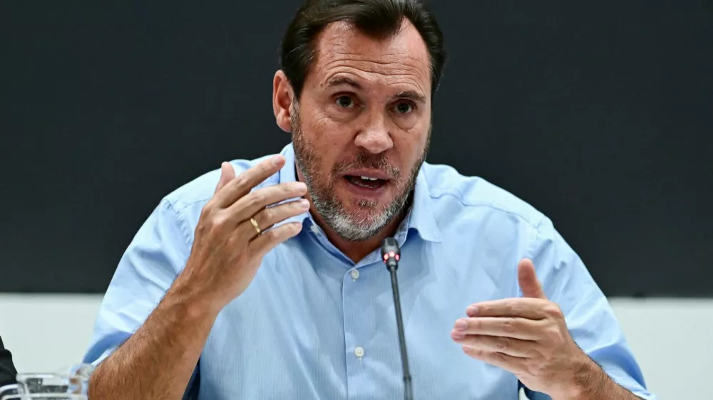 Spanish Transport Minister Oscar Puente speaks during a press conference to provide details on the deadly train crash near Toledo, in Madrid, Spain, October 30, 2026. REUTERS/Juan Barbosa REFILE - CORRECTING CRASH LOCATION FROM "IN TOLEDO" TO "NEAR TOLEDO".