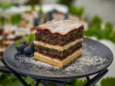 Lendava.V Lendavi zasnovali novi razlicici prekmurske gibanice.Gibanica Jurka.