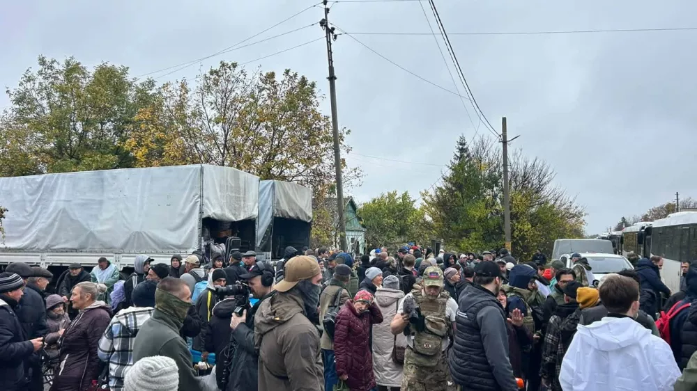 People attend an evacuation from the Russian-occupied city of Oleshky, amid Russia's attack on Ukraine, in the Kherson region, in this handout picture released October 30, 2026. Head of the Office of the President of Ukraine, Kyrylo Budanov/Handout via REUTERS  THIS IMAGE HAS BEEN SUPPLIED BY A THIRD PARTY. MANDATORY CREDIT