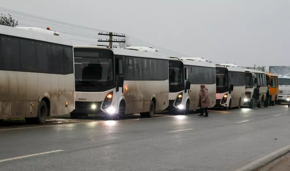 A humanitarian convoy carrying residents evacuated from the Russian-controlled town of Oleshky in Ukraine makes a brief stop on a roadside in Crimea, October 30, 2026. REUTERS/Stringer