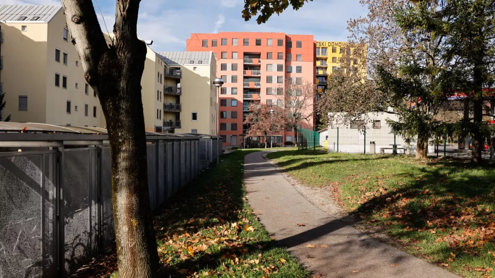 Maribor, Koroska cesta.Studentski domovi.