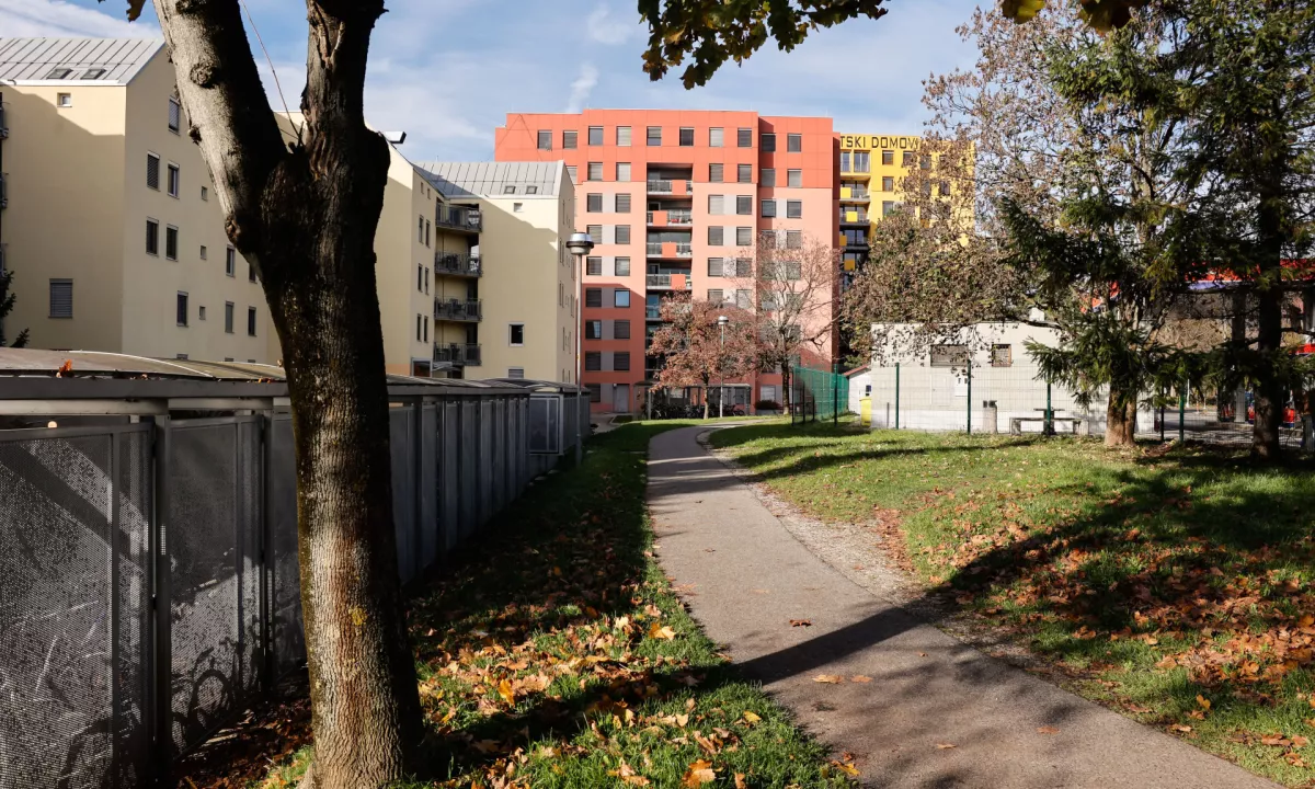 Skoraj 4000 študentov brez postelje v domu: za 20 kvadratnih metrov tudi 500 evrov